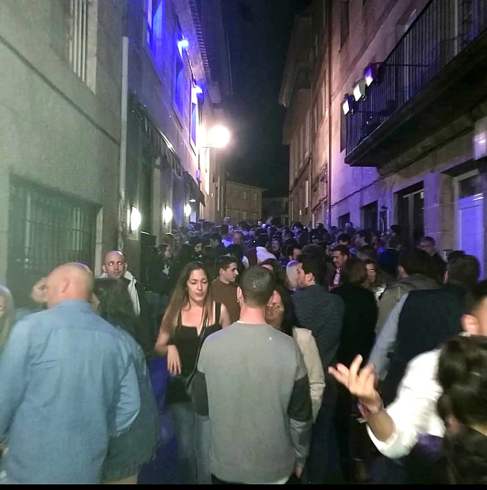 Gente en la calle durante el after del PTV
